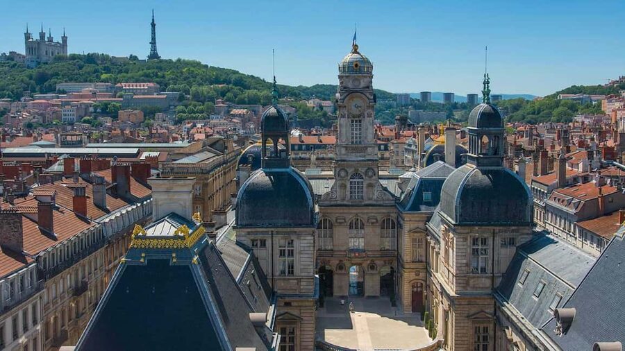 Lyon: Old District Private Guided Walking Tour - Saint-Jean Cathedral: what to look at beyond the obvious