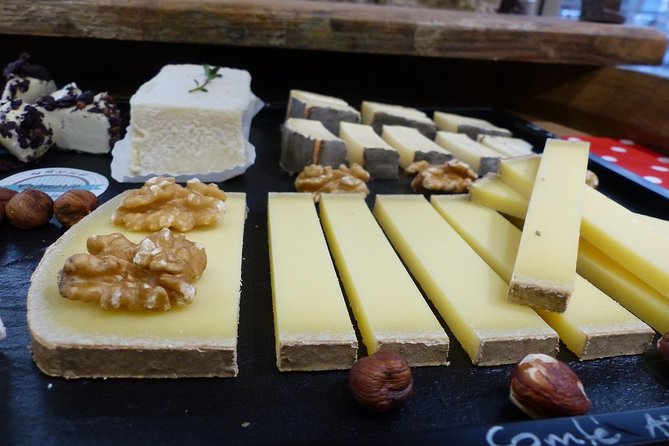 Lyon Old Town Food Tour with Local Specialties Tasting & Lunch - Six tasting breaks and 10+ products, built for real variety