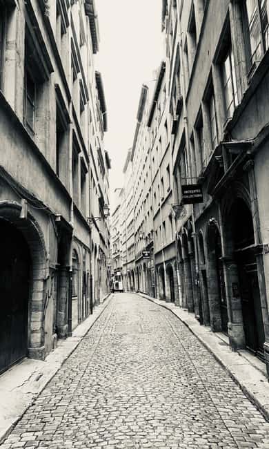 Lyon: Private Walking Tour of "Traboules" in the Old Town - Key things you will notice on this traboules walk