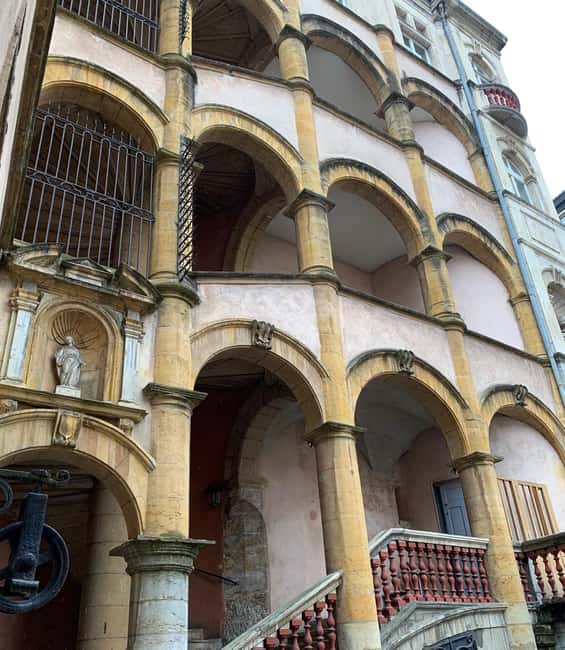 Lyon: Private Walking Tour of "Traboules" in the Old Town - Yannick and the value of a guide who knows how to pace a story