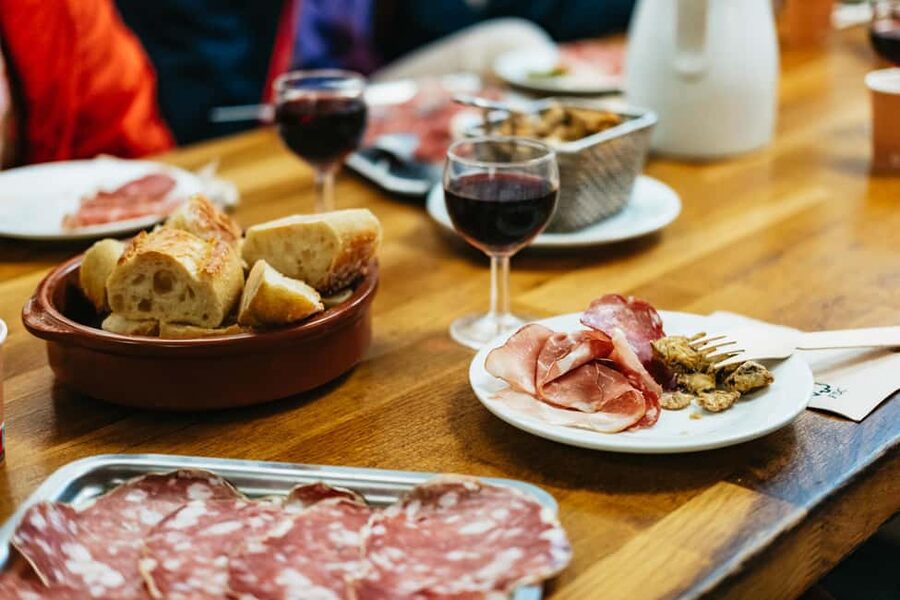 Lyon: Vieux Lyon Food Tasting Walking Tour - Entering Vieux Lyon: why the traboules matter for your meal