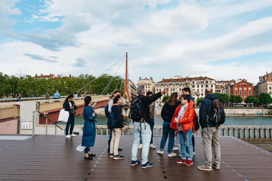 Lyon: Vieux Lyon Food Tasting Walking Tour - Wine or beer pairings and the practical way guides teach you to order