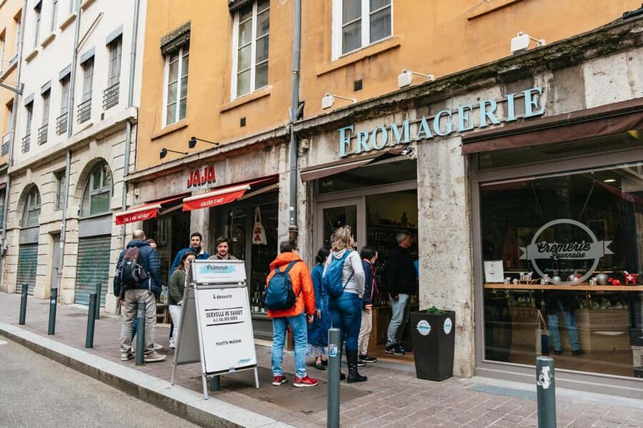 Lyon: Vieux Lyon Food Tasting Walking Tour - History on the move: how Lyon’s silk past connects to what you eat