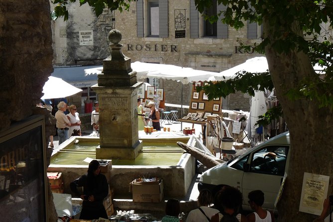 Market & Perched Villages of the Luberon Day Trip from Marseille - Abbaye Notre-Dame de Senanque: A Short Photo Stop With Seasonal Timing