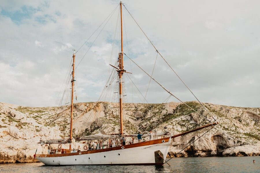Marseille: Calanques Sailing Day Trip with Lunch and Wine - Lunch at sea: buffet, wine, and how it keeps the day easy