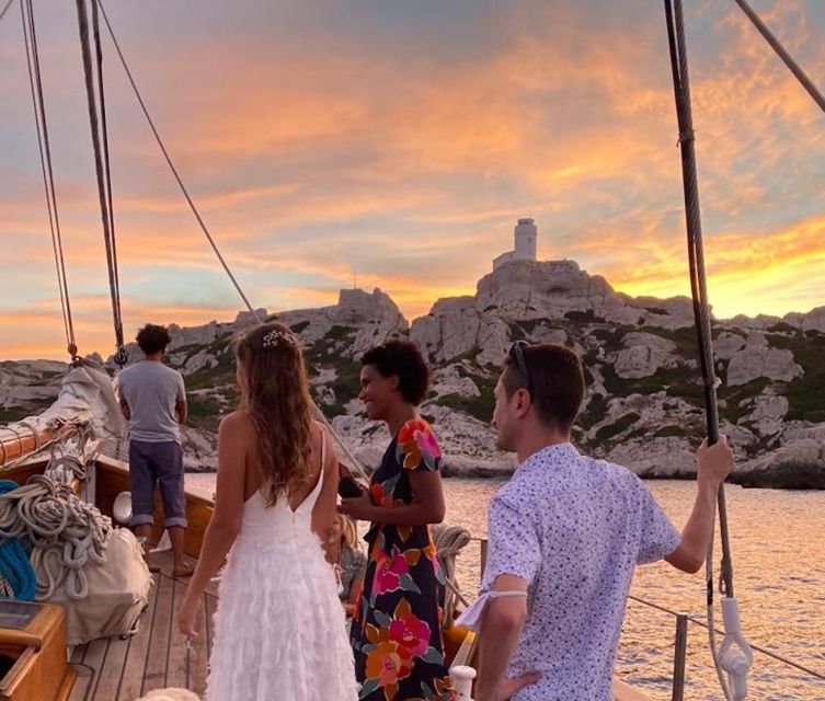Marseille: Frioul Islands Sunset Cruise with Cocktail Dinner - From Marseille to the Frioul Islands: the sailing part that sets the tone
