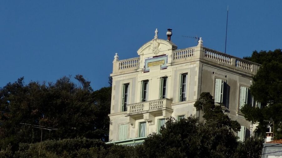 Marseille: Guided Off-the-Beaten-Path Neighborhood Walk - Bompard, Vauban, and Roucas Blanc: gardens, cabanons, and old country houses