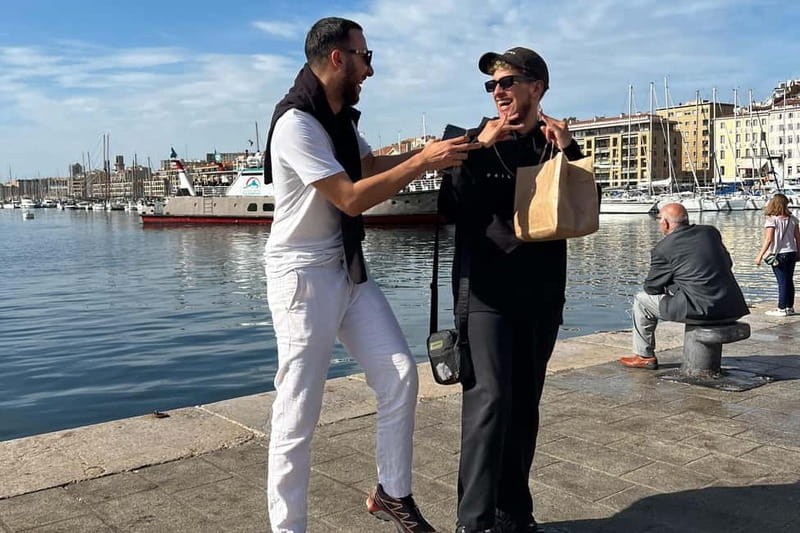 Marseille: No-Diet Club Local Food Tasting and Walking Tour - Finding the city through food: street art, viewpoints, and local streets