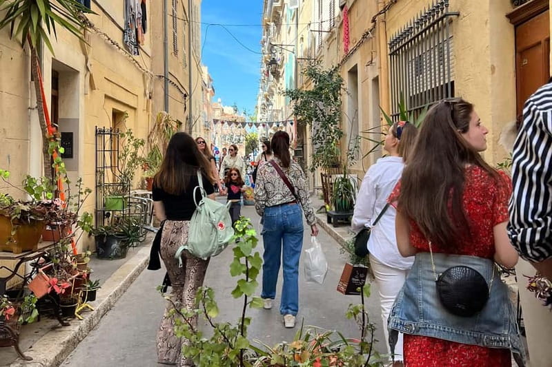 Marseille: No-Diet Club Local Food Tasting and Walking Tour - The group and guide factor: why it can feel personal
