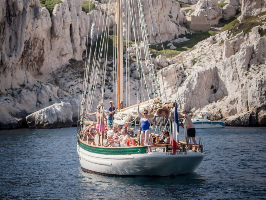 Marseille: Sailing Day Cruise with Lunch - Snorkeling in protected waters: what to expect in the Calanques area