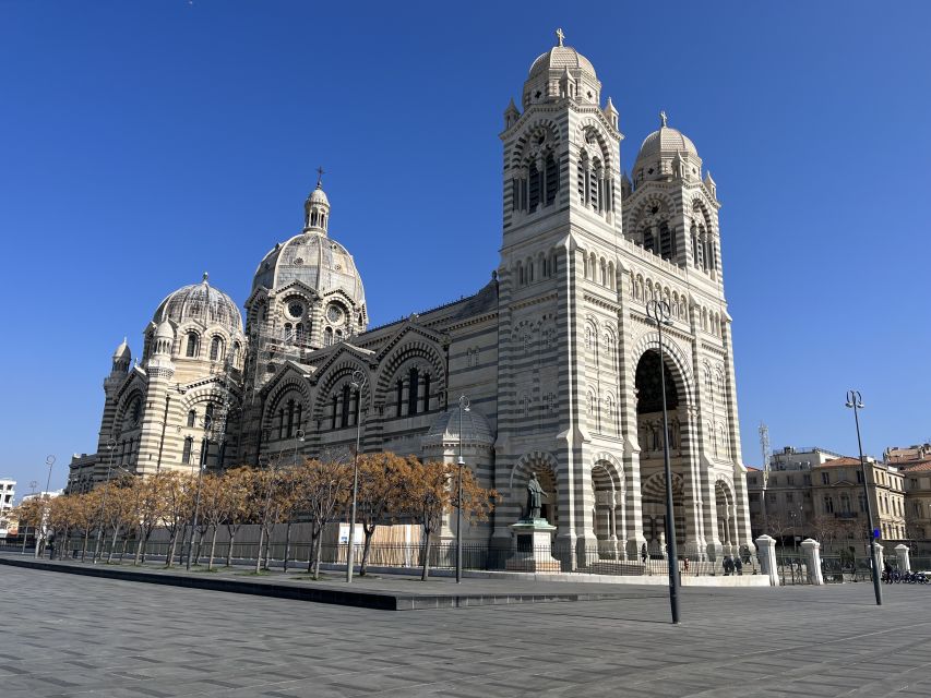 Marseille: Sightseeing E-Bike Tour - La Major Cathedral and Le Panier, old streets without the stair burn