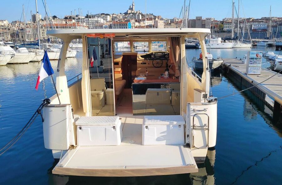 Marseille: Sunset Boat Cruise with Dinner and Drinks - Dinner on board: vegetarian Provence flavors and the rosé moment