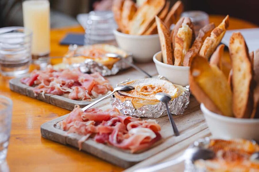 Marseille: Walking Food Tour with Full Meal - How seasonal tastings keep the tour feeling local, not scripted