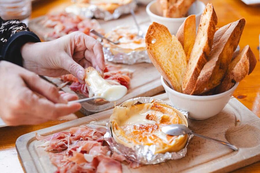 Marseille: Walking Food Tour with Full Meal - What the full meal format means when you are hungry on purpose