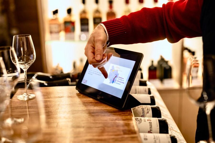 🍷 Masterclass Pinot Noir - Wine tasting in Dijon 🇫🇷 - Your guide matters: Mattéo, Guyonne, Adrien, plus Emily and Pierre on some dates