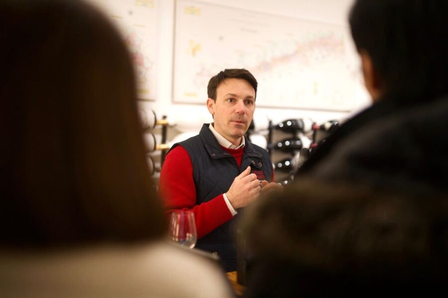 🍷 Masterclass Pinot Noir - Wine tasting in Dijon 🇫🇷 - Where it starts: Les Clos Vivants wine shop in the Dijon center