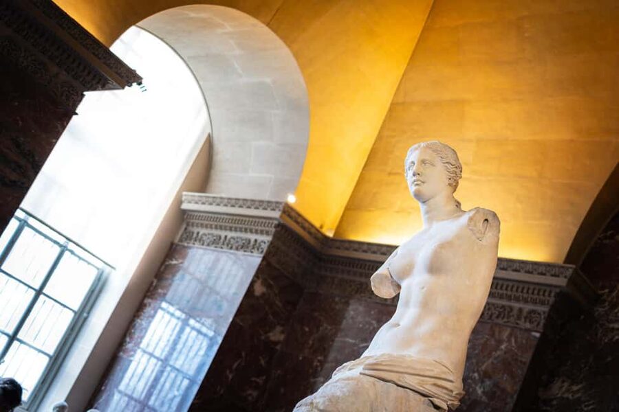 Mona Lisa & Treasures: 6-people Max Louvre Experience - How the Tour Feels Inside the Museum