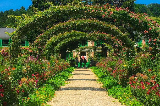 Monet's Gardens & House-Private Giverny Tour From Paris - VIP Giverny in Half a Day, With Priority Access