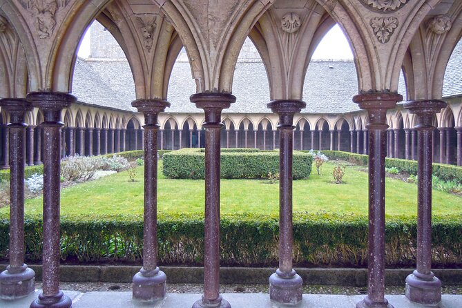Mont Saint Michel Day Trip from Paris with English Speaking Guide - Free time on the island: how to use your hours well