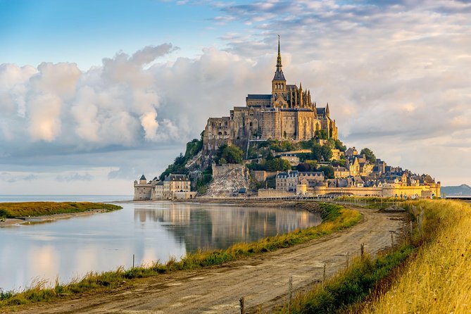 Mont Saint Michel Guided Day Trip with Abbey Entry from Paris - Abbaye du Mont-Saint-Michel: what the guided entry changes