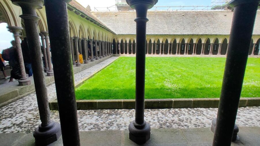 Mont-Saint-Michel: Private Guided Tour with Abbey Entrance - Quick hits before you go