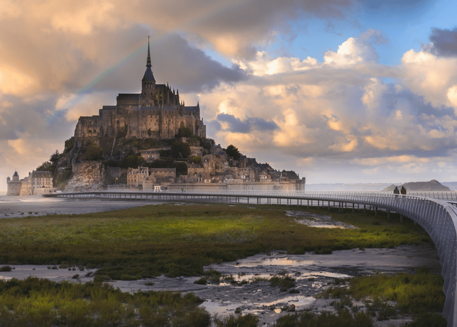 Mont-Saint-Michel: Private Guided Tour with Abbey Entrance - The 45-minute guided walk on the island: Romanesque sights with real context