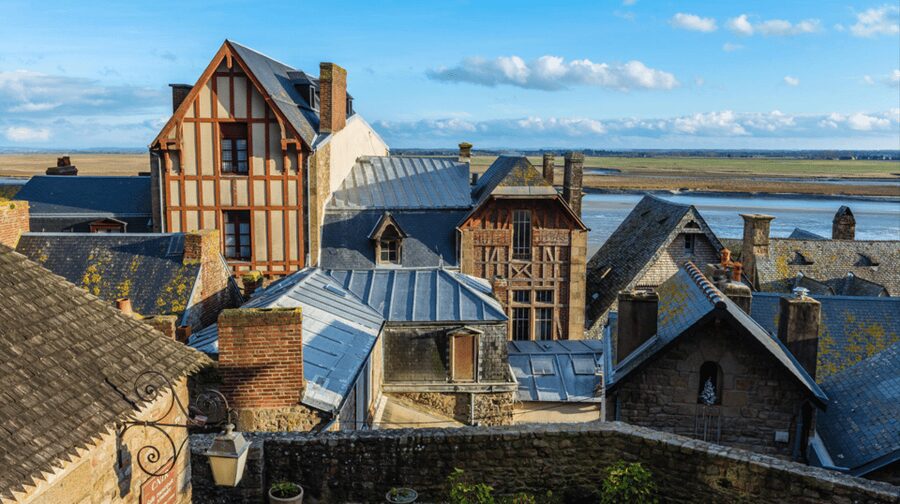 Mont-Saint-Michel: Private Guided Tour with Abbey Entrance - “On foot” transition time: why the short stroll matters