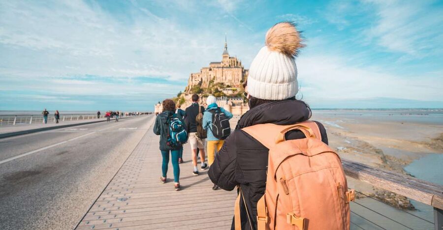 Mont Saint Michel: Walking Tour & Optional Abbey Ticket - Meeting the guide and getting onto the island the easy way