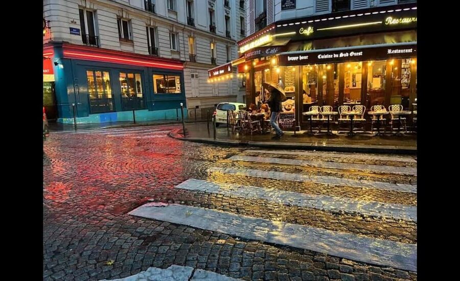 Montmartre for Art Lovers - Walking tour with Expert Guide - Place du Tertre: Artist Square Energy, But With Understanding