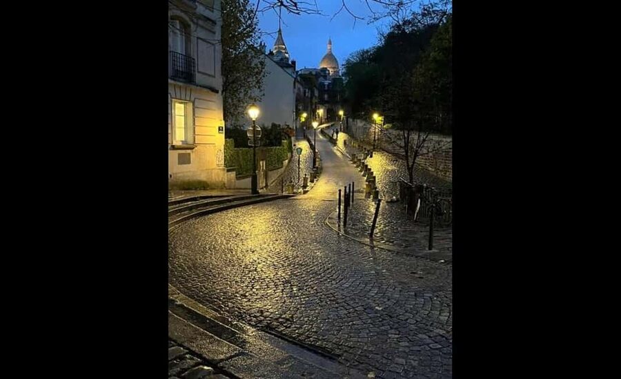 Montmartre for Art Lovers - Walking tour with Expert Guide - Montmartre Cemetery: Where the Stories Start