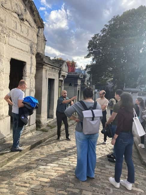 Montmartre for Art Lovers - Walking tour with Expert Guide - Moulin de la Galette: The Landmark You Keep Hearing About