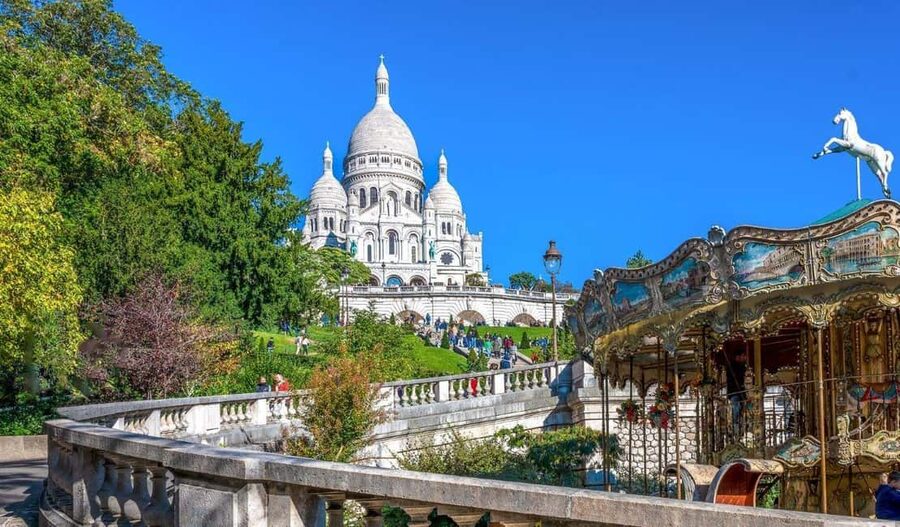 Montmartre: Guided Tour for Kids and Families - Vineyards, Dalida, Moulin de la Galette, and the art trail