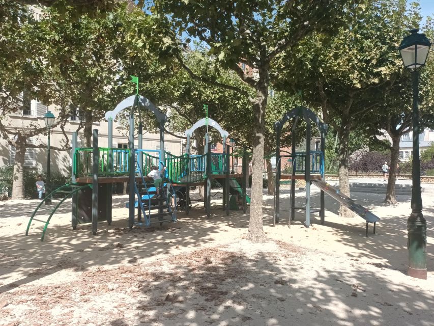 Montmartre: Guided Tour for Kids and Families - Playgrounds, short rest time, and ending near Moulin Rouge