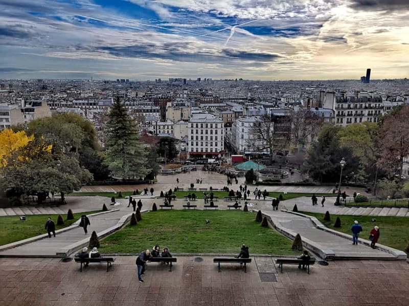 Montmartre : private family tour - Price and value: $249 per group up to 10