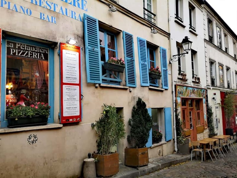 Montmartre : private family tour - What is included, what is not, and how to plan around it