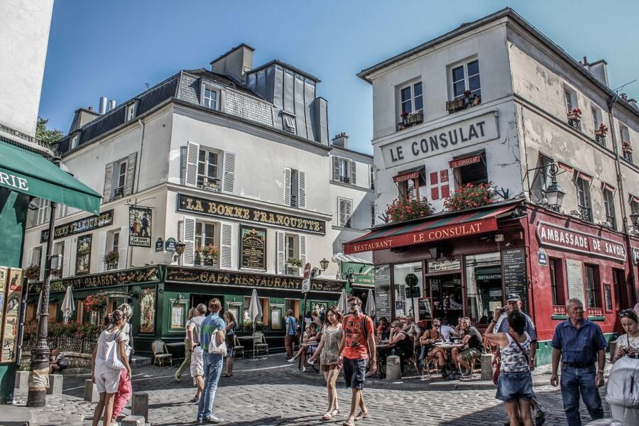Montmartre & Sacré Coeur: 2.5-Hour Walking Tour - Place du Tertre: where artists and street scene meet