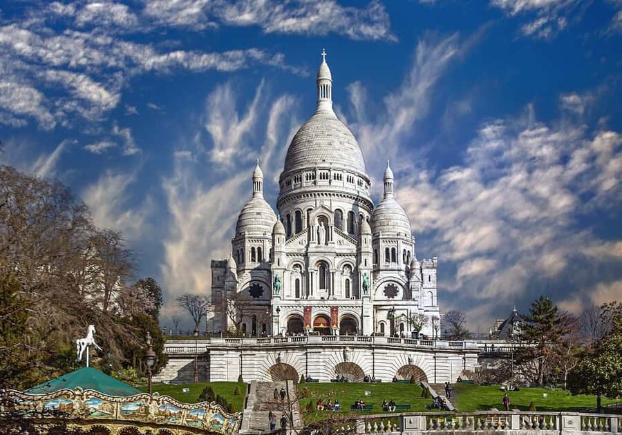 Montmartre Walking Tour with a Local Guide - From Place Blanche to Moulin Rouge, you start with the right vibe