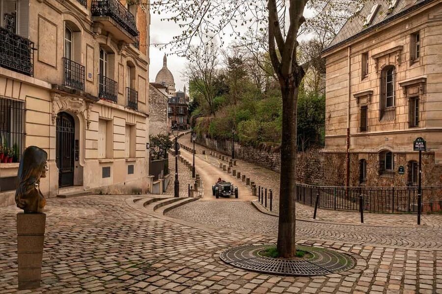 Montmartre Walking Tour with a Local Guide - Why the $27 price feels fair for what you get in 2 hours