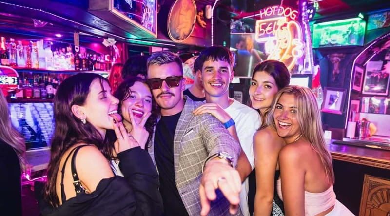Nice: Bar/Pub Crawl with Free Shots and VIP Entry - Your 5-Hour Night in Nice, Step by Step