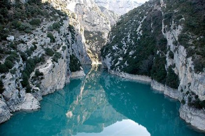 Nice: Gorges of Verdon and Fields of Lavender Tour - Moustiers-Sainte-Marie: ceramics shops, terrace lunch, and cliff-hugging streets