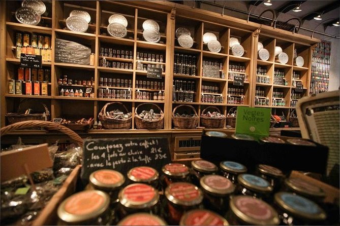 Nice Small-Group Walking Food Tour with Local Specialties & Wine Tasting - Old Town Artisan Shops: Tastings Plus the Niçoise Salad Takeaway