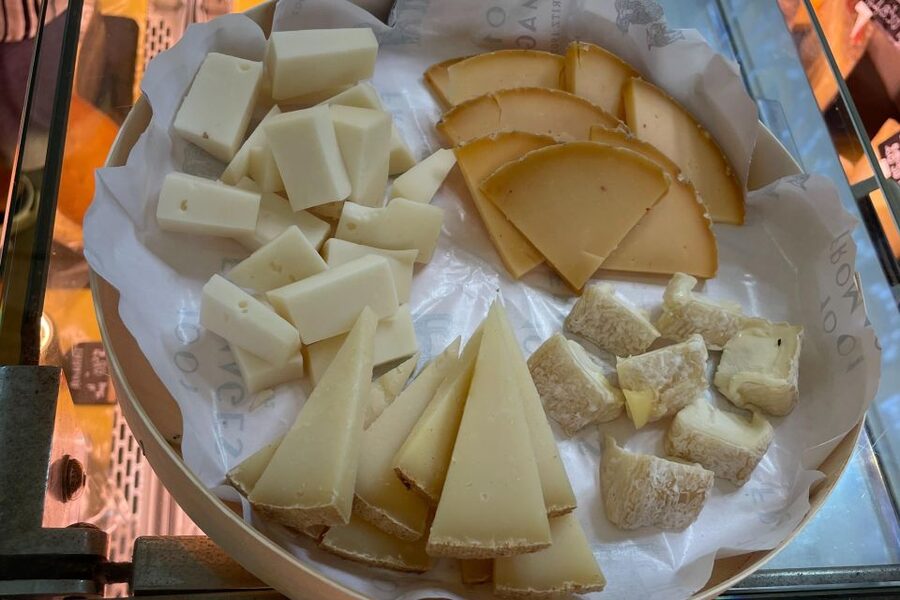 No Diet Club - Amazing local food in Biarritz ! - How the 3-hour flow works: savoury tastings first, sweets near the sea