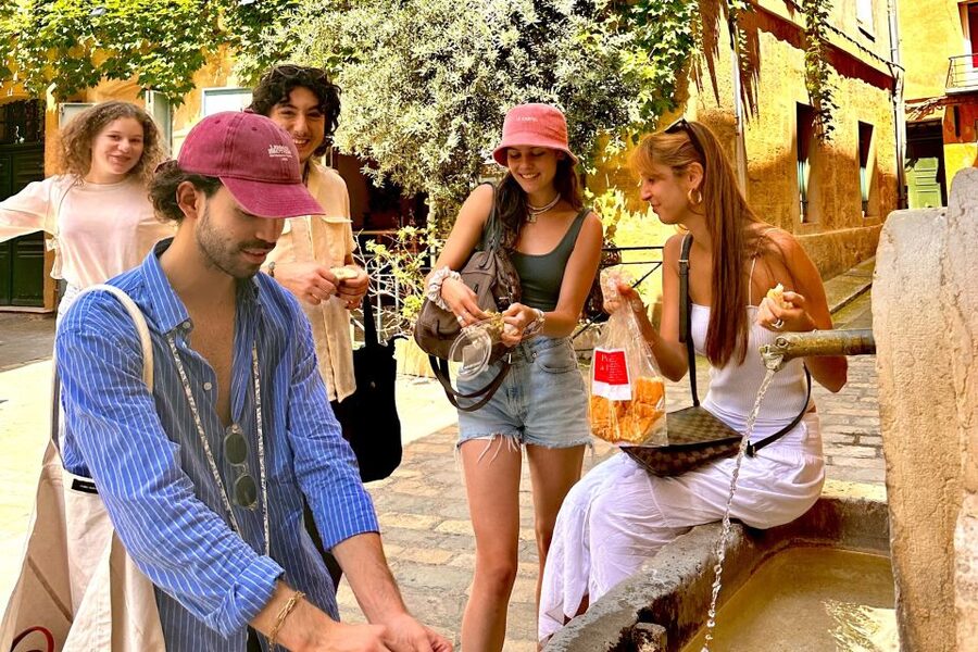 NO DIET CLUB - Unique local food tour in Aix en Provence - The Aix streets angle, including brioche and snack-y stops