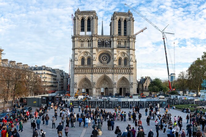 Notre Dame Cathedral: Exterior Guided Tour & Unscheduled Access - Self-guided interior access: how to make your free entry time count