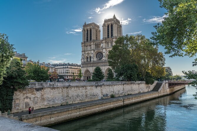 Notre Dame de Paris Interior Guided Tour - Where you meet and how you’ll orient around Île de la Cité