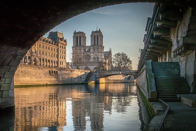 Notre Dame Guided Tour with Scheduled Group Access Option - Crowds, weather, and the “plan for time outside” reality