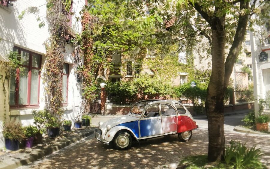Off-the-Beaten Track in Paris: 2-Hour Vintage 2CV Tour - Arènes de Lutèce: the Gallo-Roman stop with 200 A.D. stones
