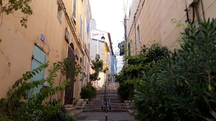 "Old Marseille" district tour and treasure hunt - Why Le Panier Street Logic Works So Well