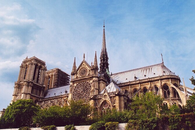 Outdoor Notre-Dame walking Tour with Sainte-Chapelle Entry - Shakespeare and Company: literature in the middle of architecture