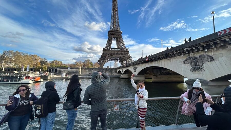 Paris: 1-Hour Sightseeing Cruise and 3-Course Bistro Dinner - The Big Picture: A Seine Cruise Plus a Real Bistro Dinner